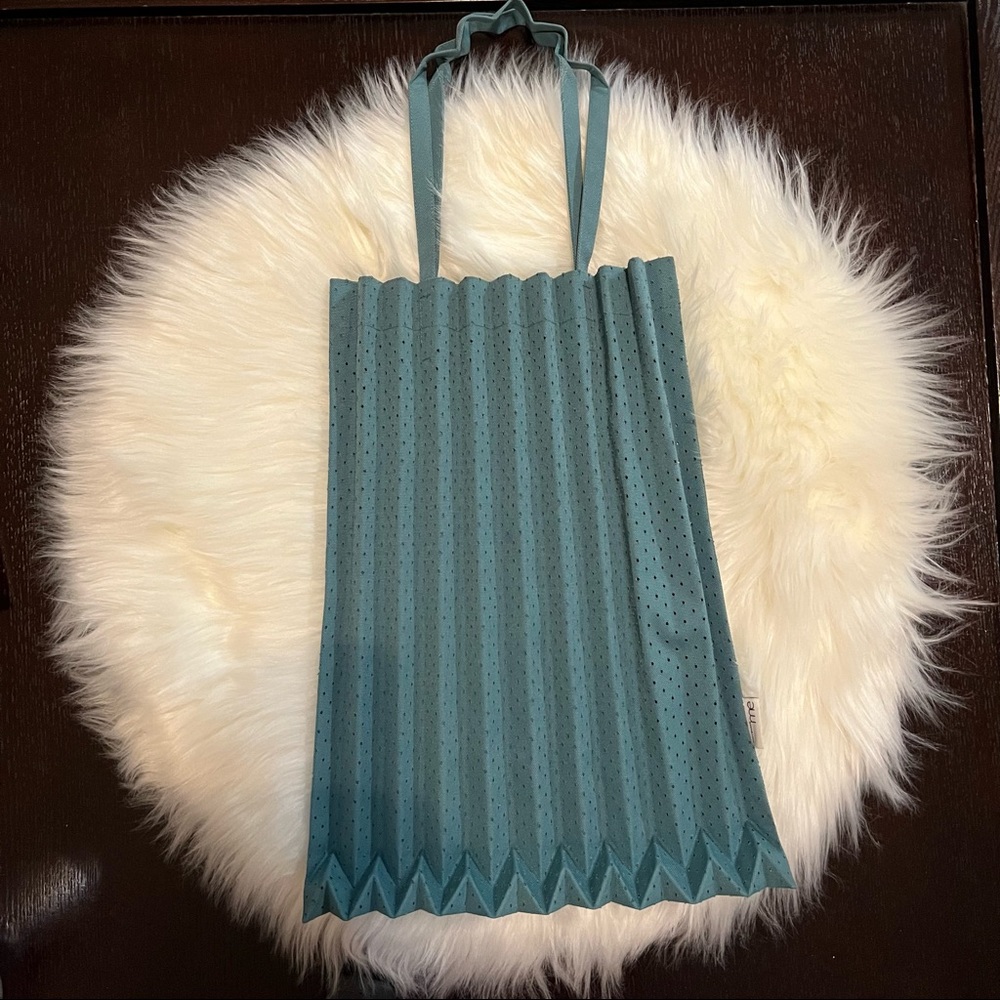 Authentic me ISSEY MIYAKE bag in green color